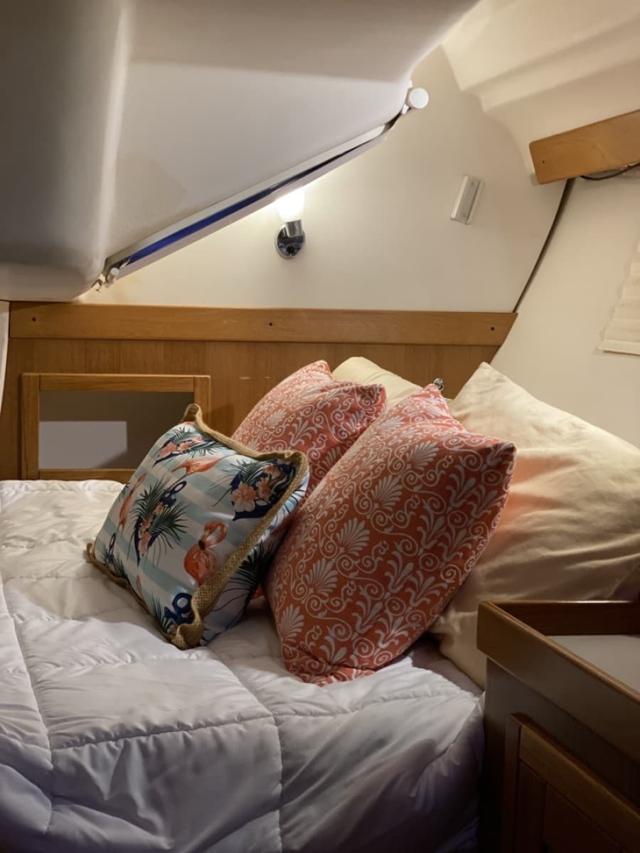 2005 Catalina 350 - Photo 20