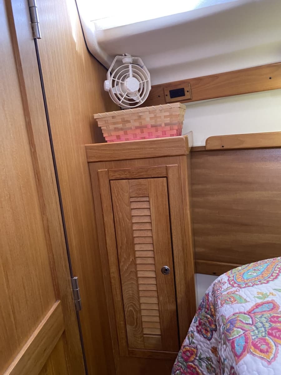 2005 Catalina 350 - Photo 22