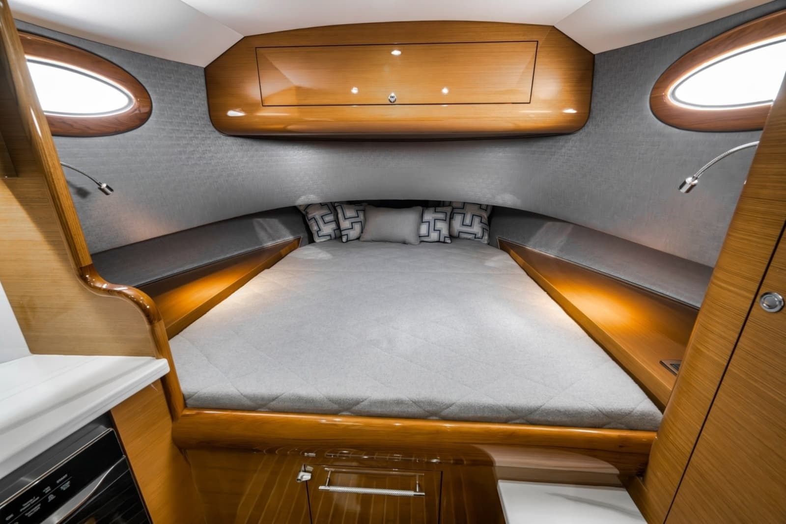 2022 Winter Custom Yachts 38 Walk Around - Photo 26
