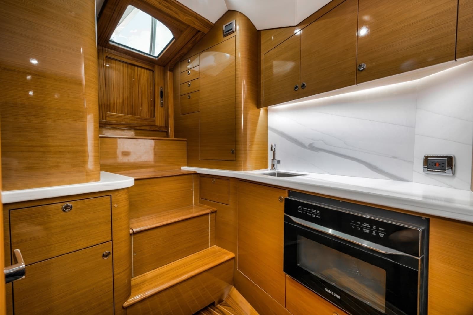 2022 Winter Custom Yachts 38 Walk Around - Photo 27