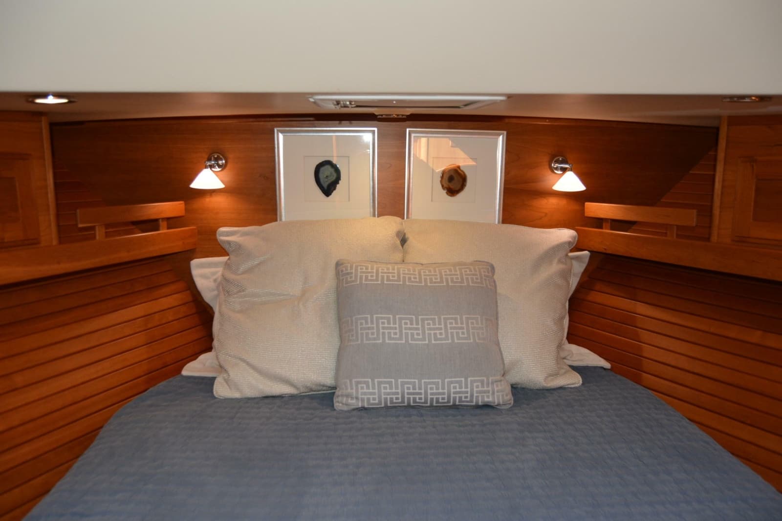 2012 Sabre 48 Salon Express - Photo 120