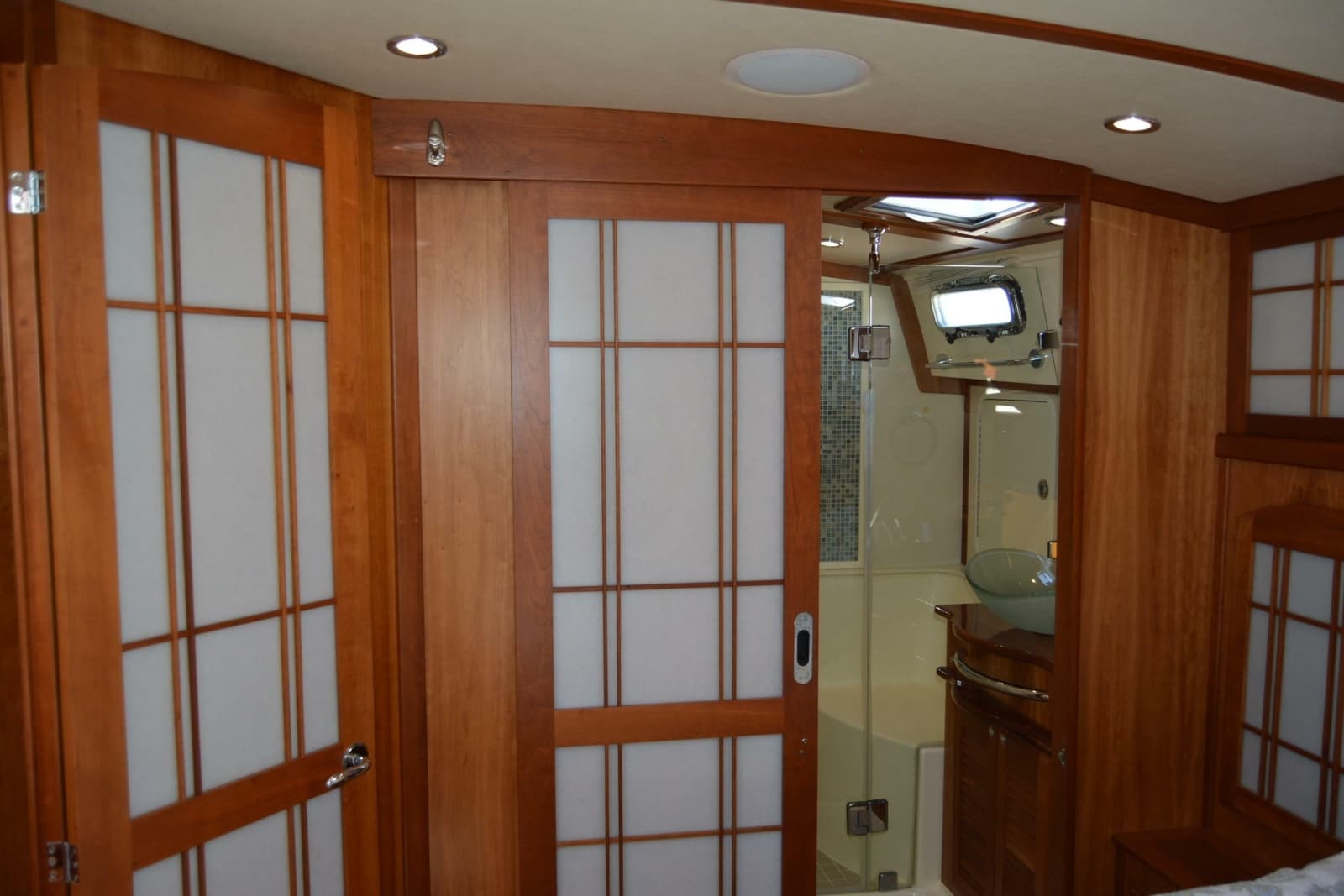 2012 Sabre 48 Salon Express - Photo 110
