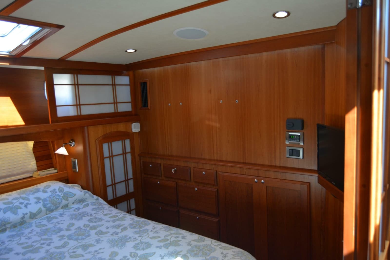 2012 Sabre 48 Salon Express - Photo 107
