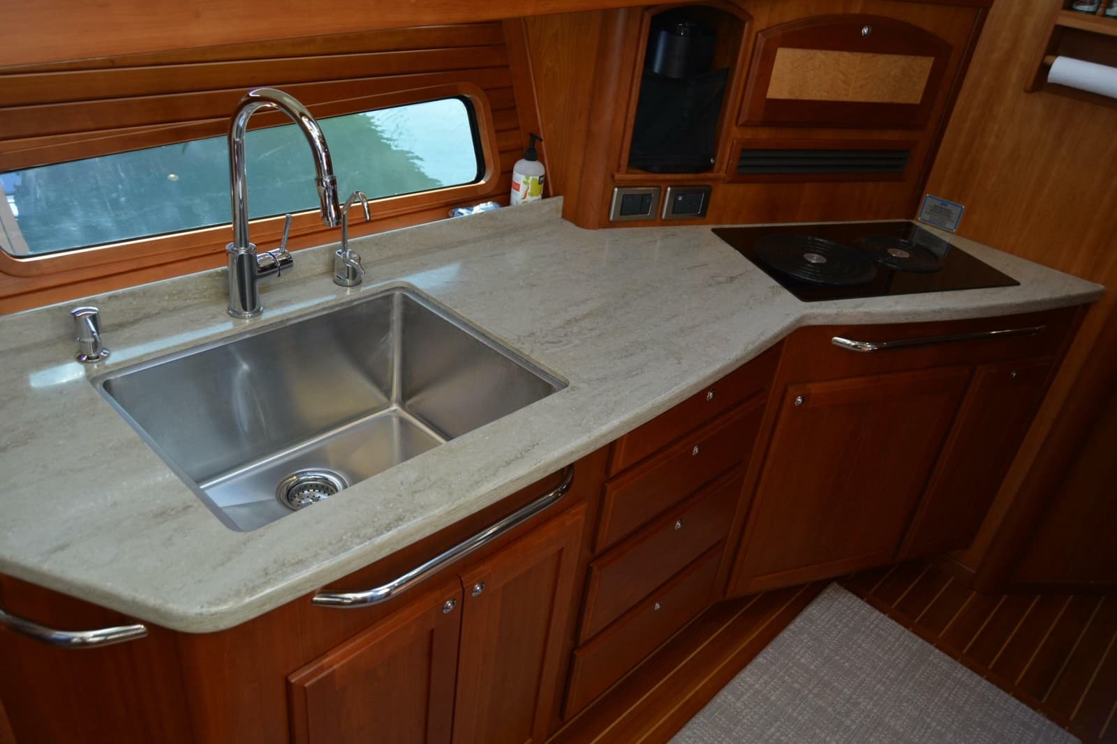 2012 Sabre 48 Salon Express - Photo 98