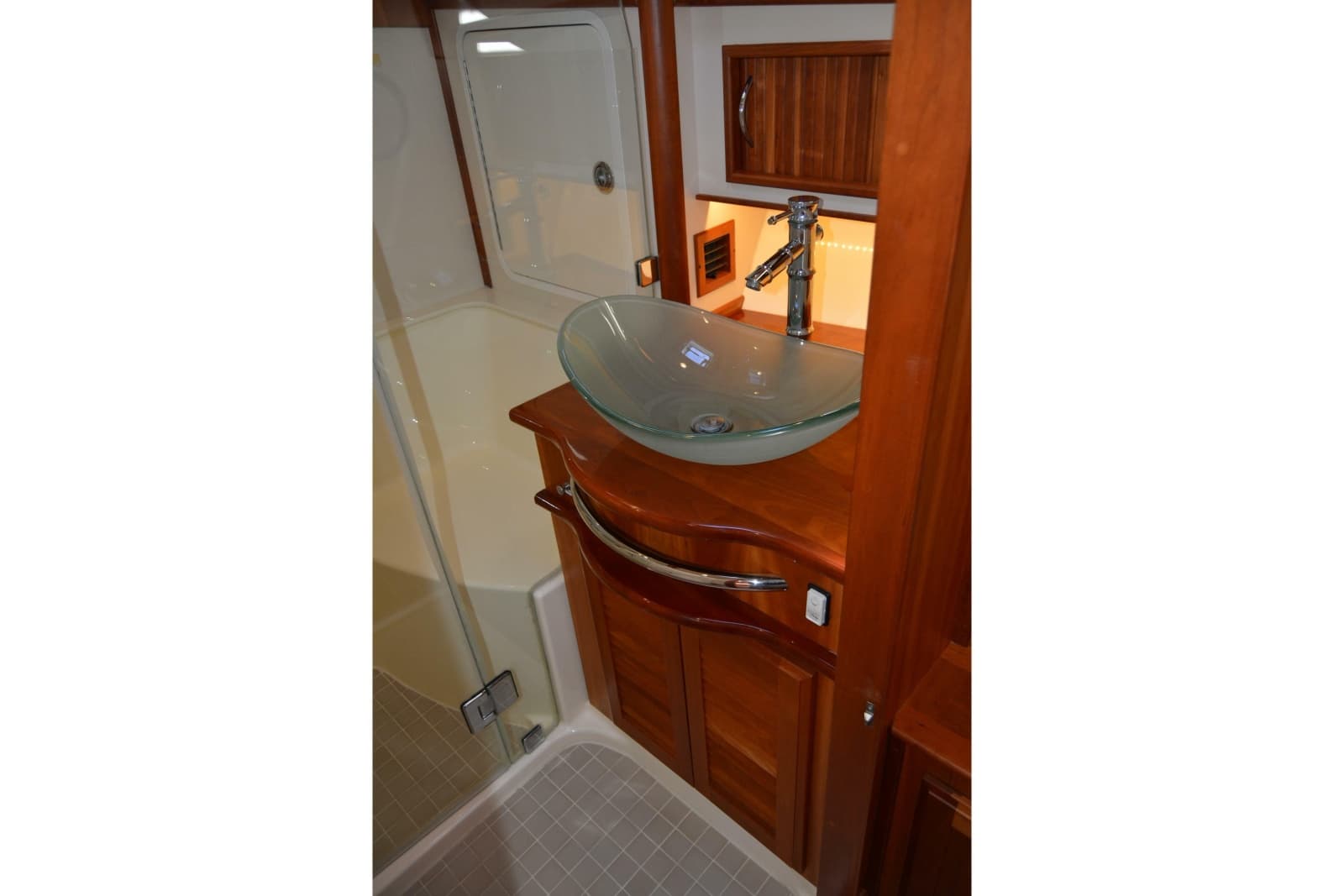 2012 Sabre 48 Salon Express - Photo 111