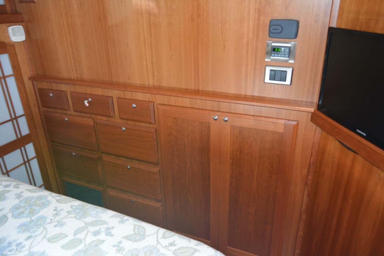 2012 Sabre 48 Salon Express - Photo 132