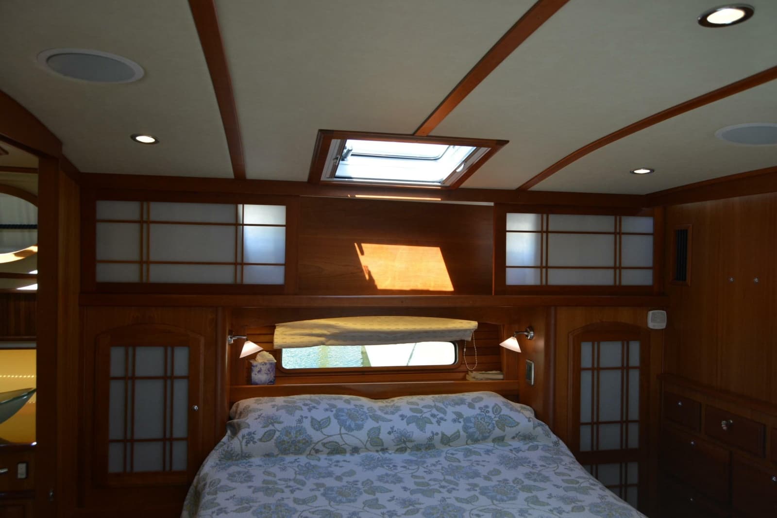 2012 Sabre 48 Salon Express - Photo 108