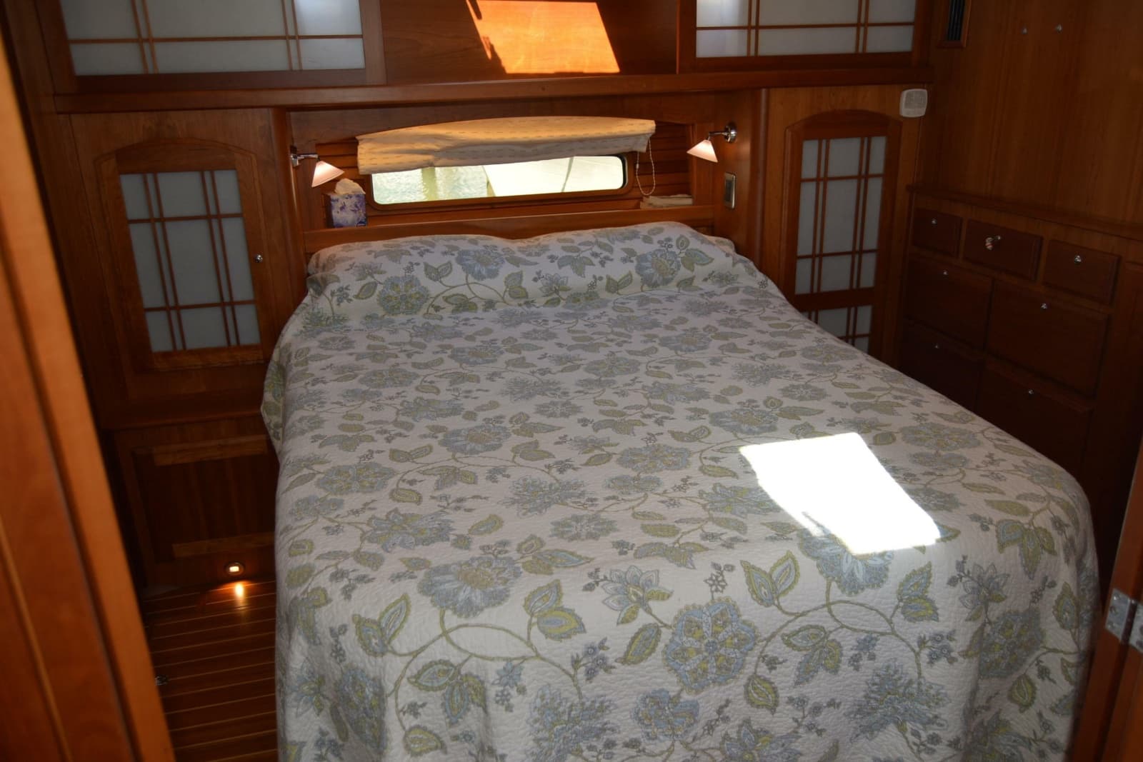 2012 Sabre 48 Salon Express - Photo 109