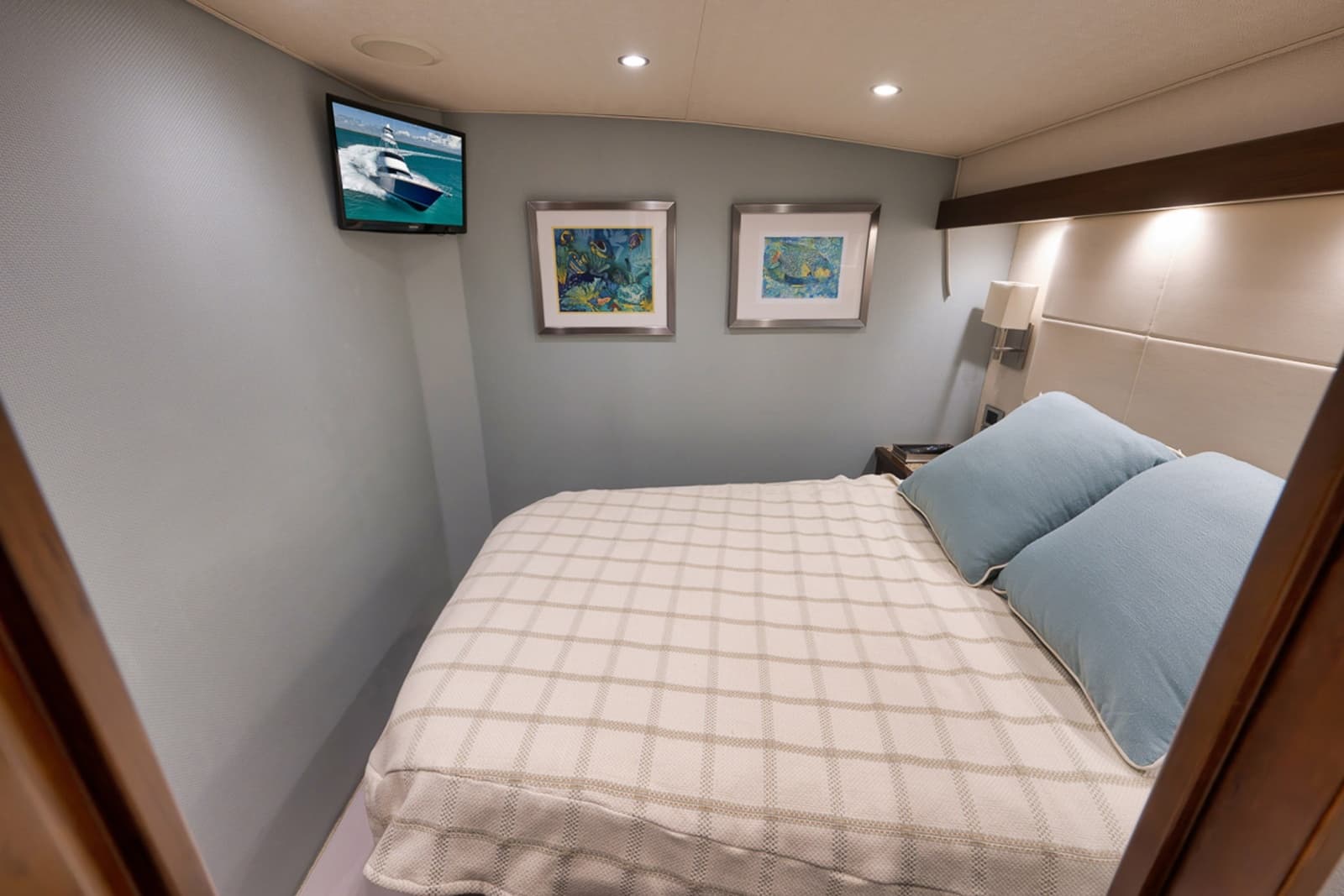 2015 Viking 76 Enclosed Bridge - Photo 41