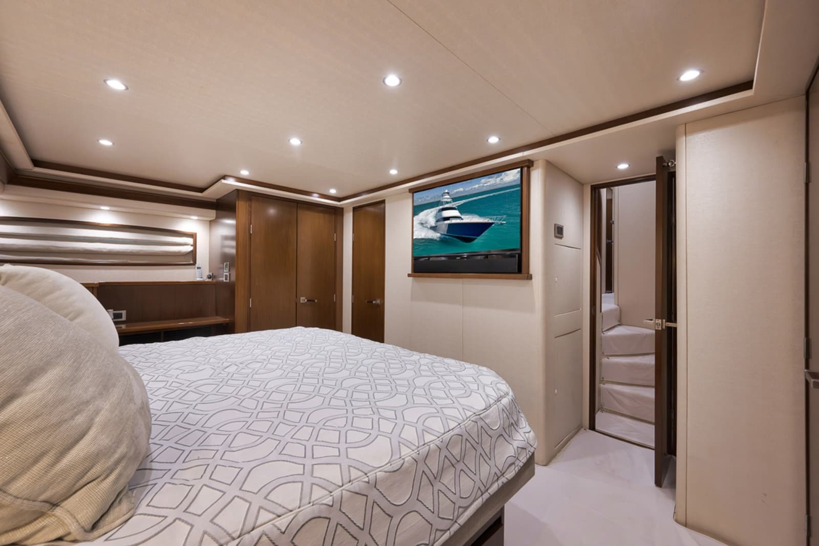 2015 Viking 76 Enclosed Bridge - Photo 38