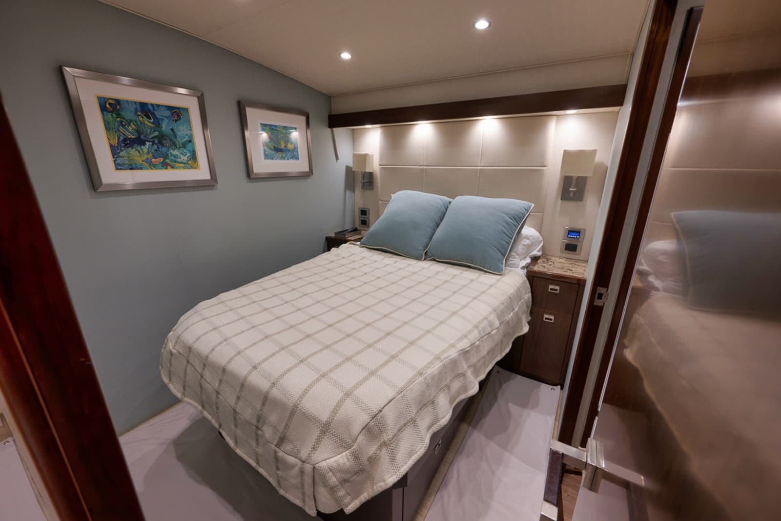 2015 Viking 76 Enclosed Bridge - Photo 40