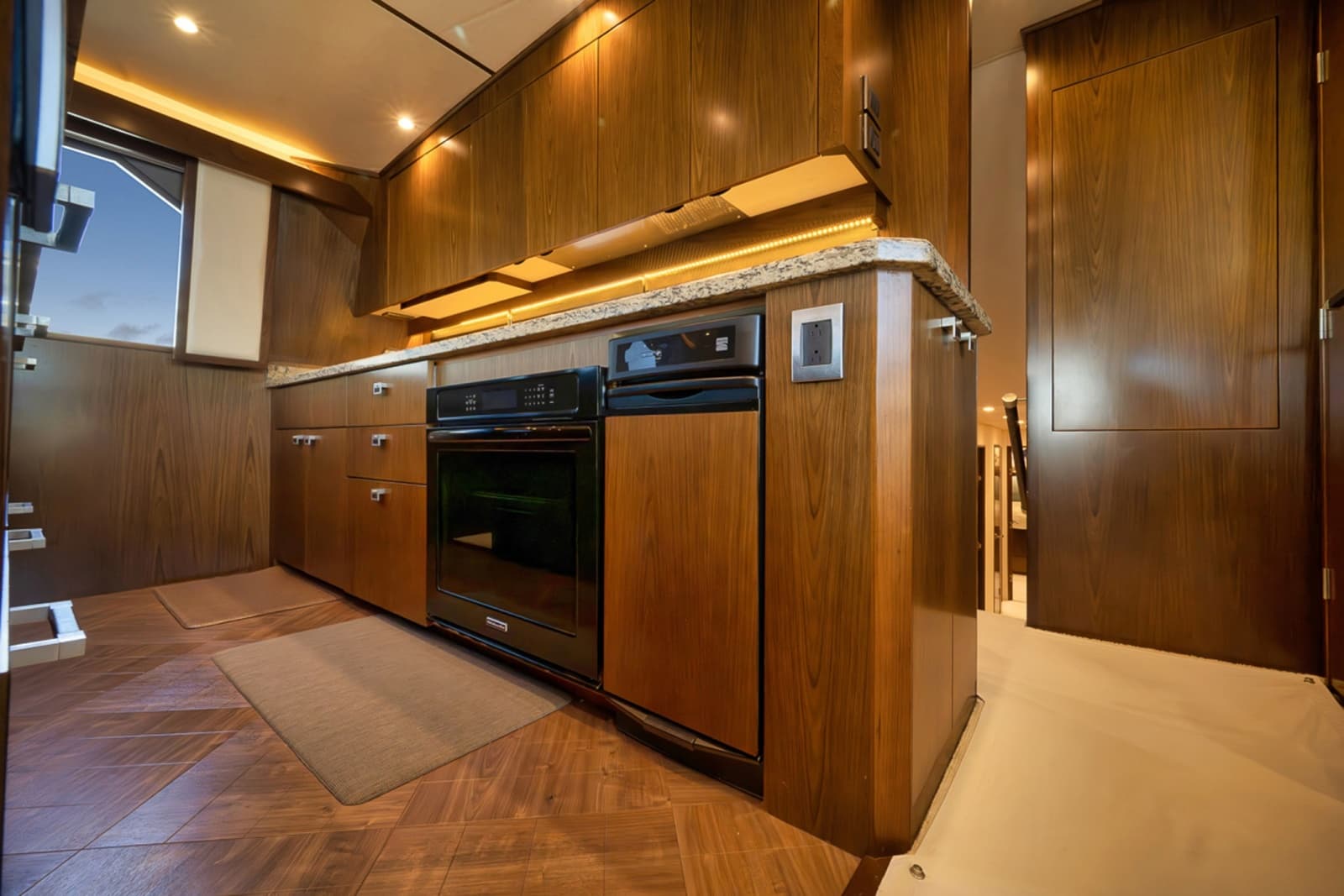 2015 Viking 76 Enclosed Bridge - Photo 33