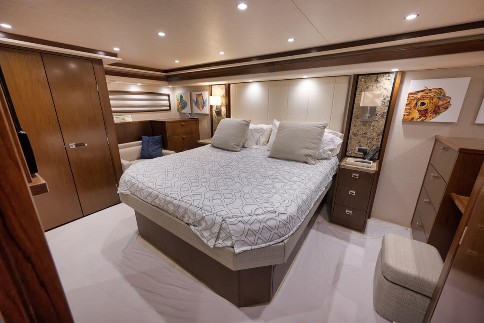 2015 Viking 76 Enclosed Bridge - Photo 35