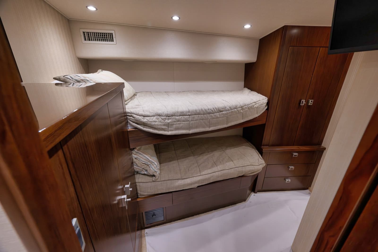 2015 Viking 76 Enclosed Bridge - Photo 46