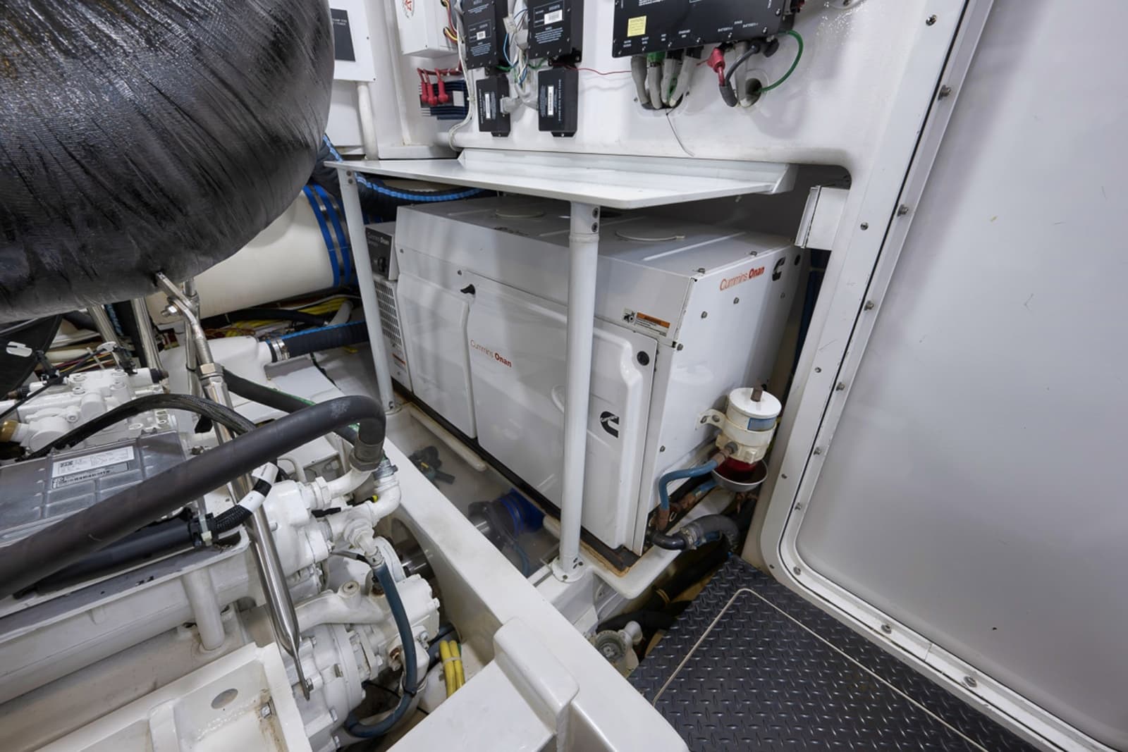 2015 Viking 76 Enclosed Bridge - Photo 52