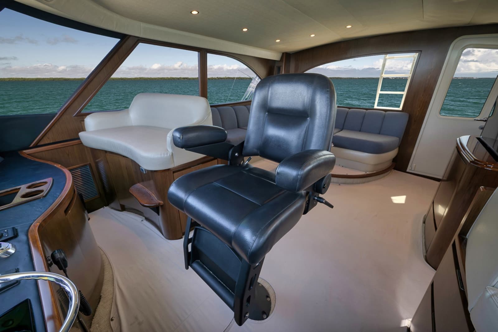 2015 Viking 76 Enclosed Bridge - Photo 26