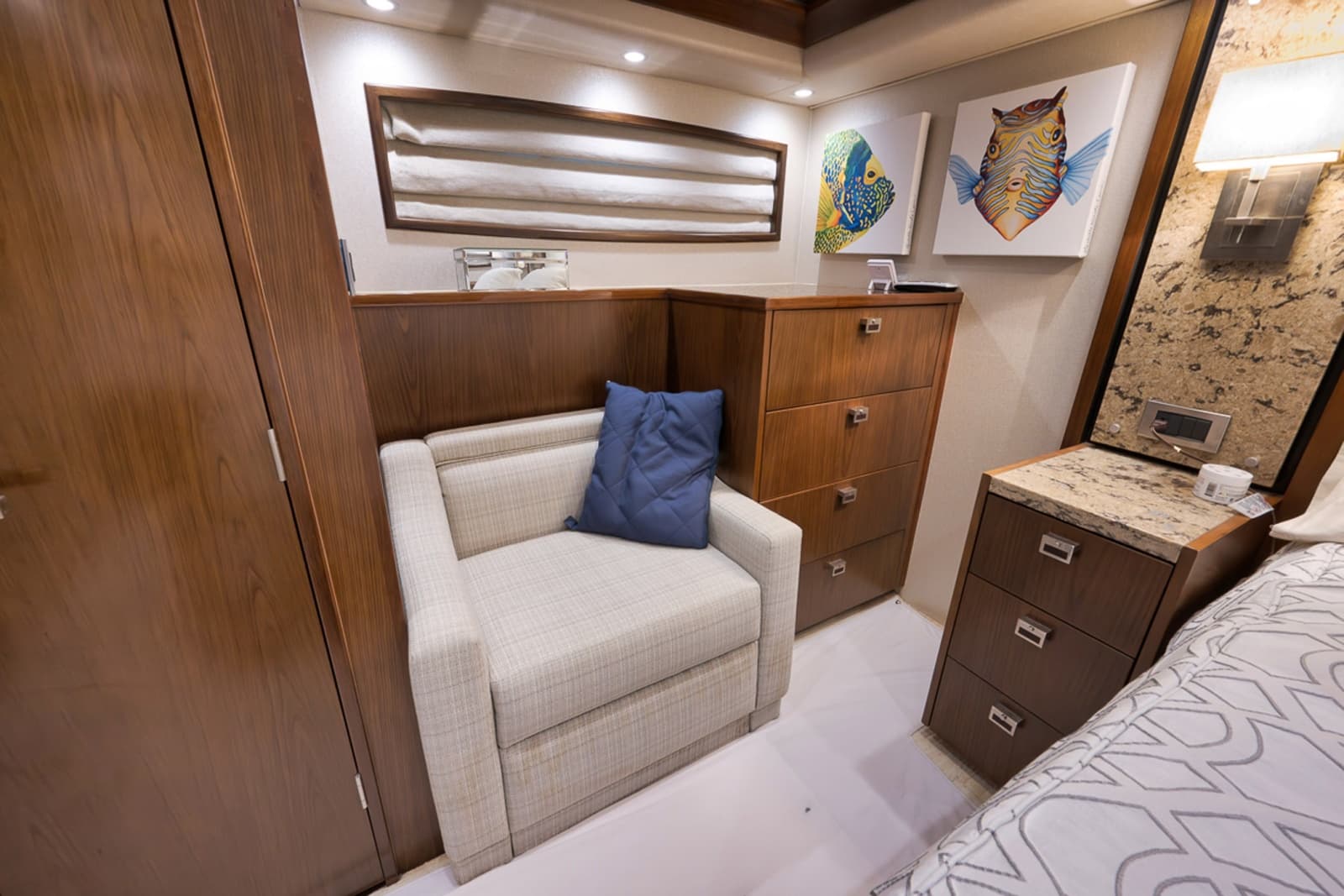 2015 Viking 76 Enclosed Bridge - Photo 37