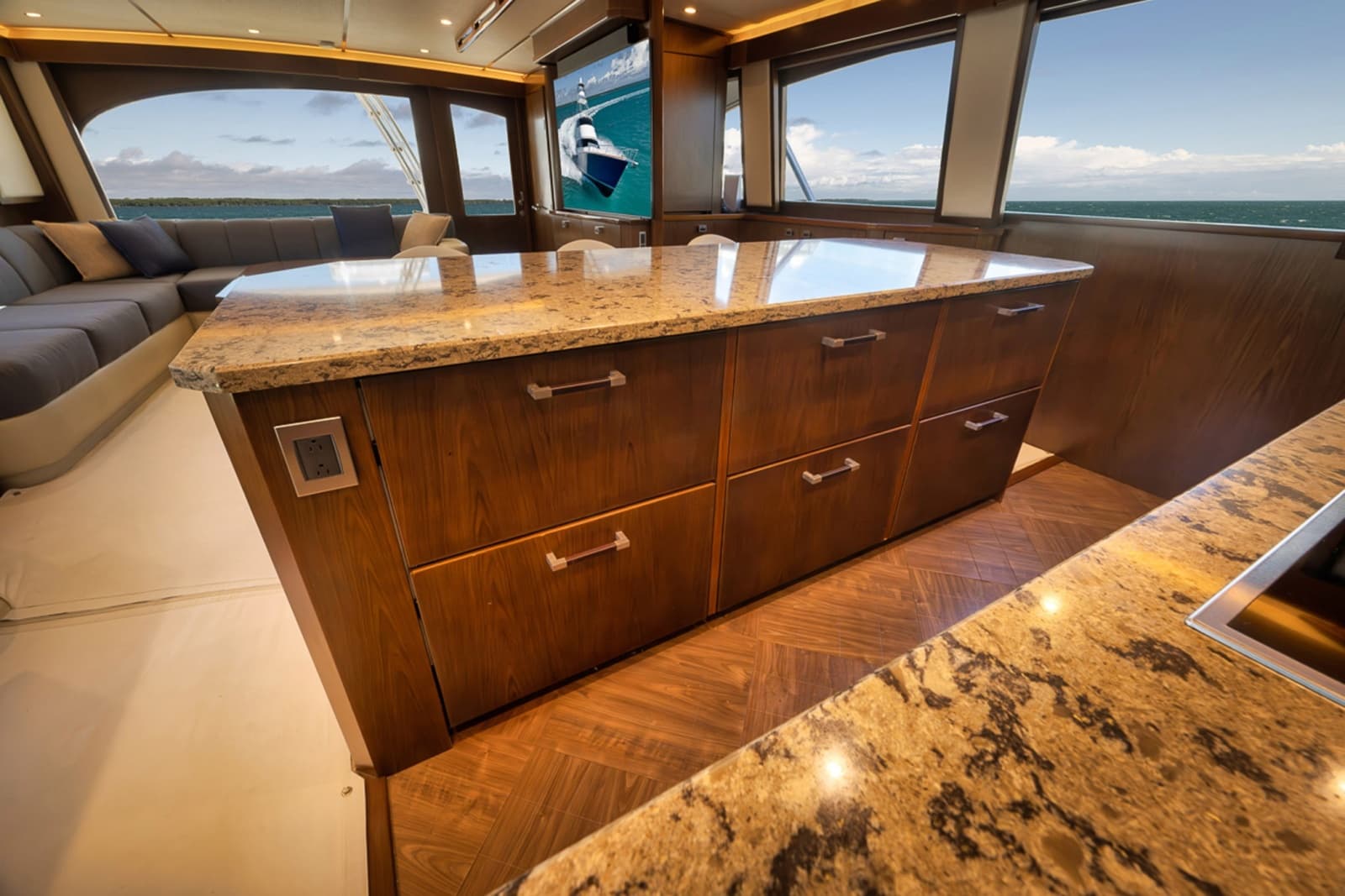 2015 Viking 76 Enclosed Bridge - Photo 32