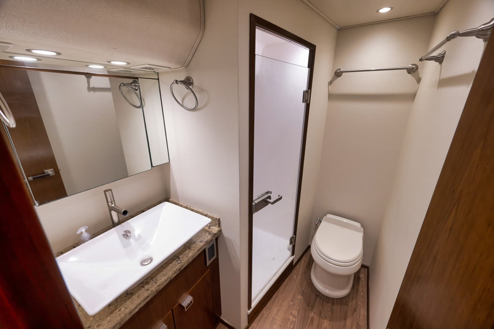 2015 Viking 76 Enclosed Bridge - Photo 45