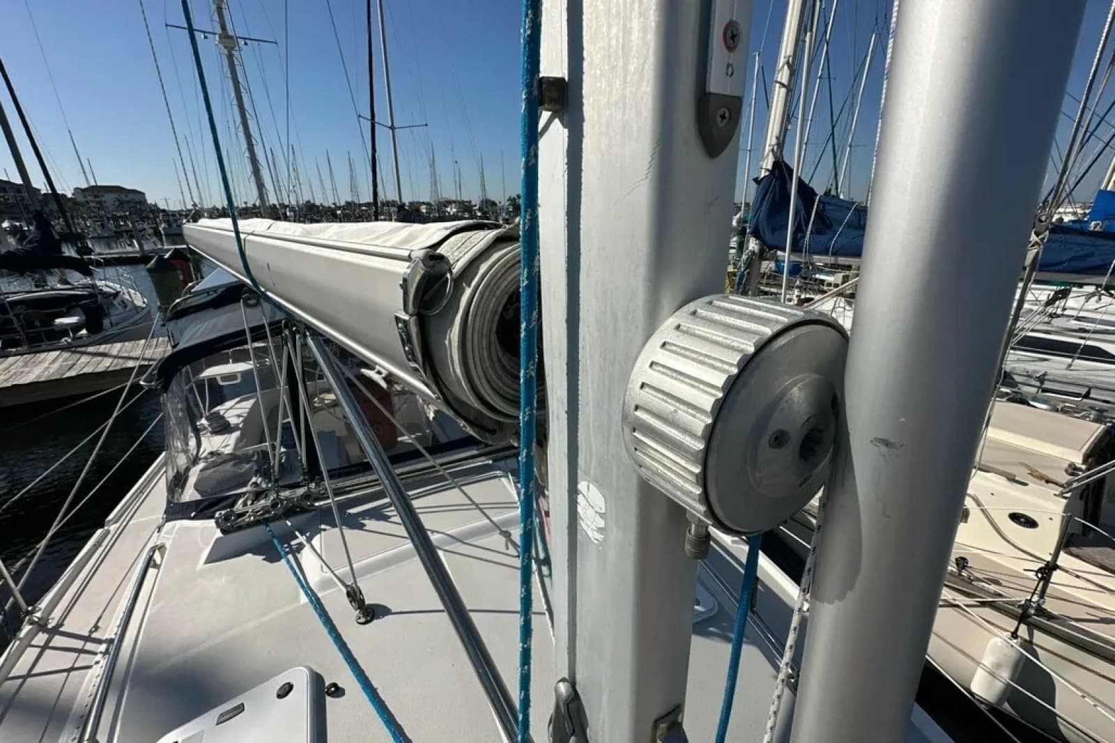 2005 Catalina 350 - Photo 6