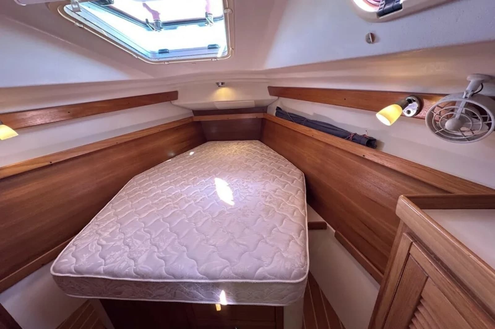 2005 Catalina 350 - Photo 10