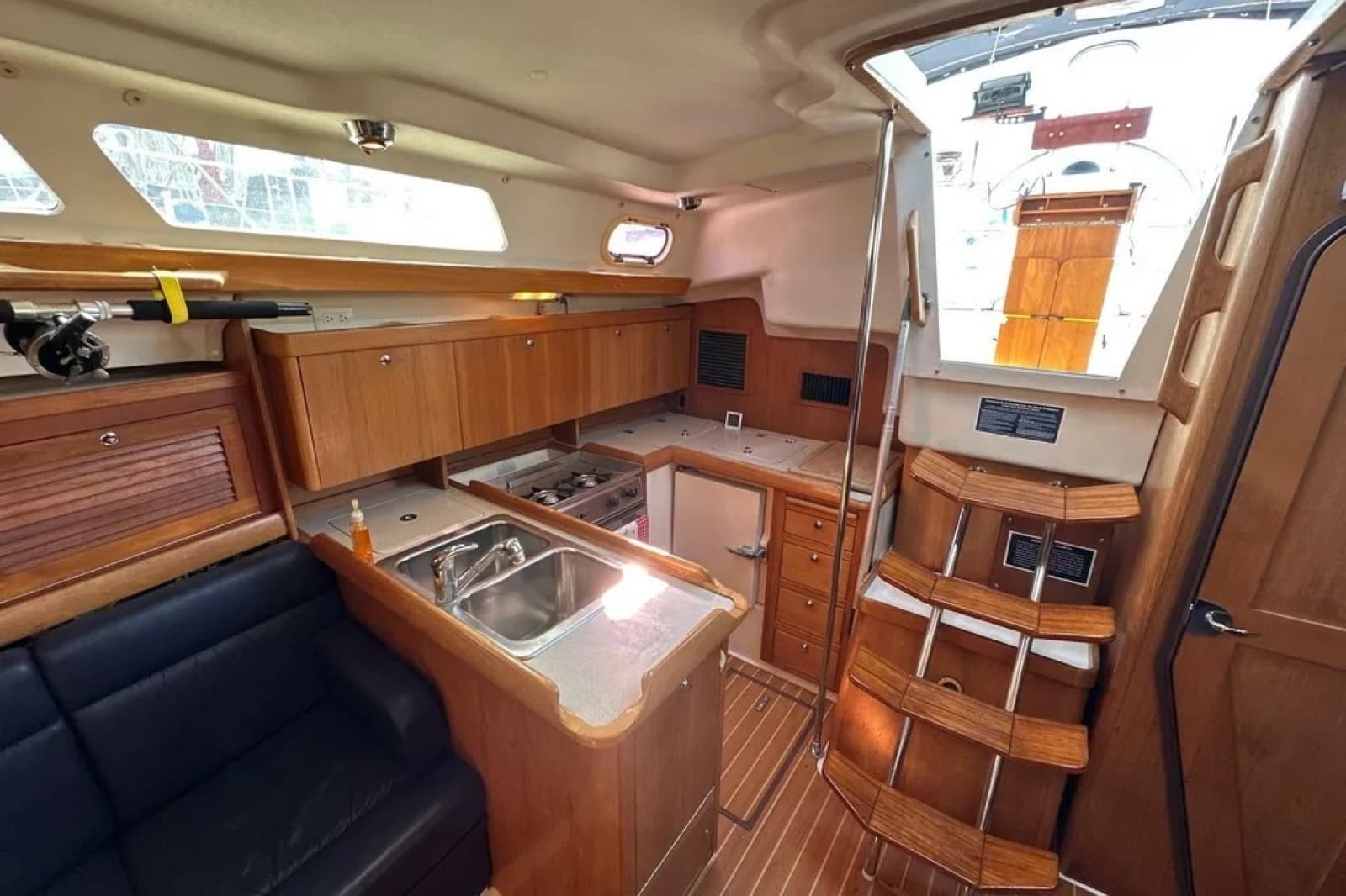 2005 Catalina 350 - Photo 11
