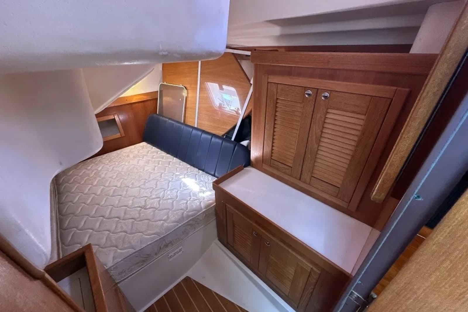 2005 Catalina 350 - Photo 8