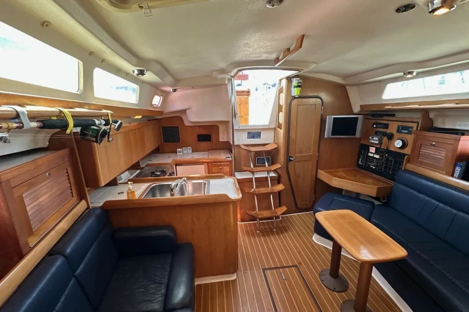 2005 Catalina 350 - Photo 9