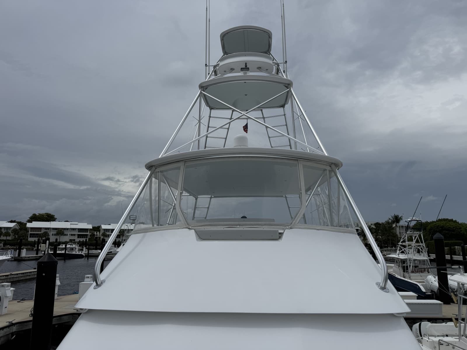 2000 Viking 55 Convertible - Photo 12