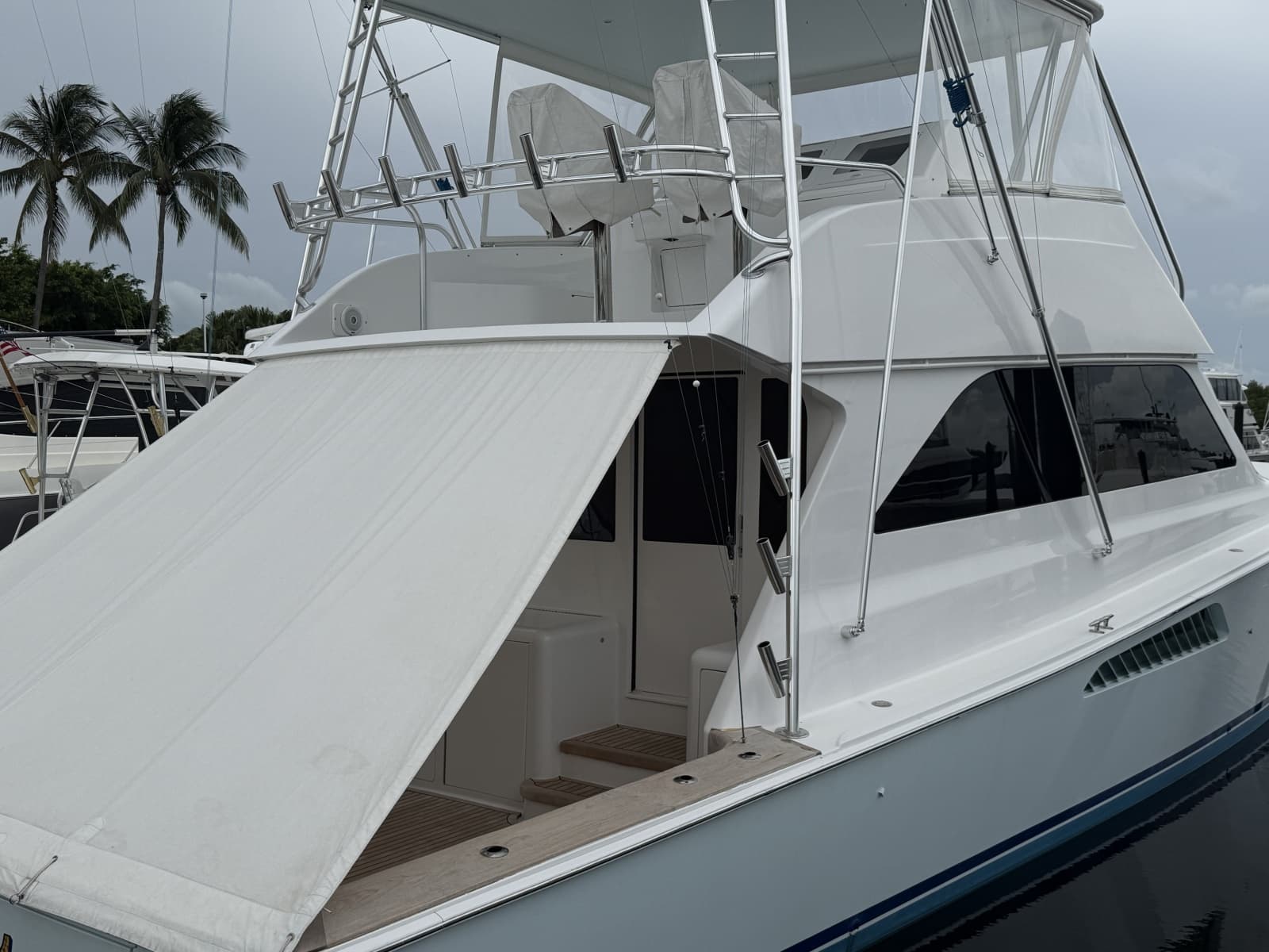 2000 Viking 55 Convertible - Photo 16