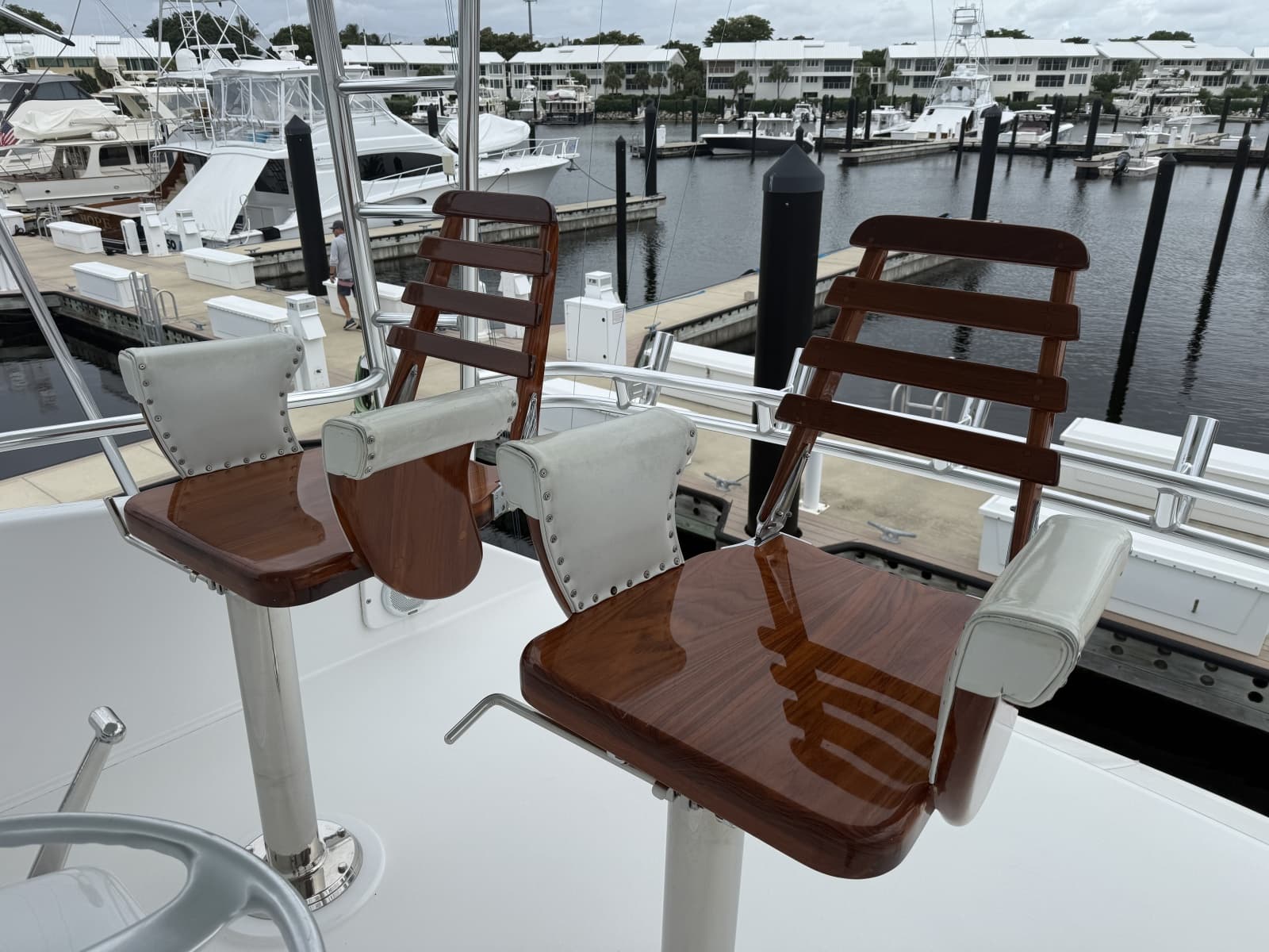 2000 Viking 55 Convertible - Photo 15