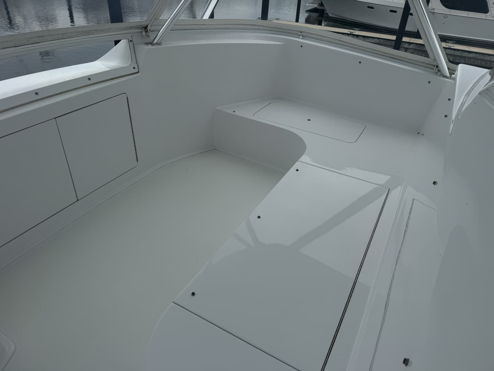 2000 Viking 55 Convertible - Photo 17