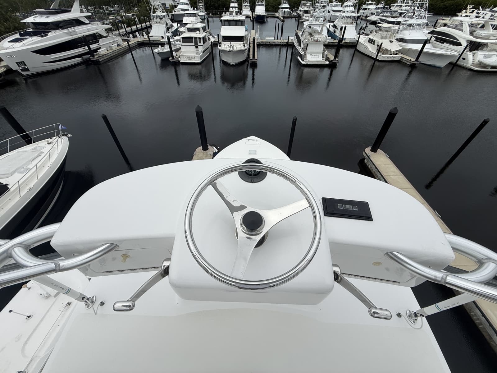 2000 Viking 55 Convertible - Photo 13