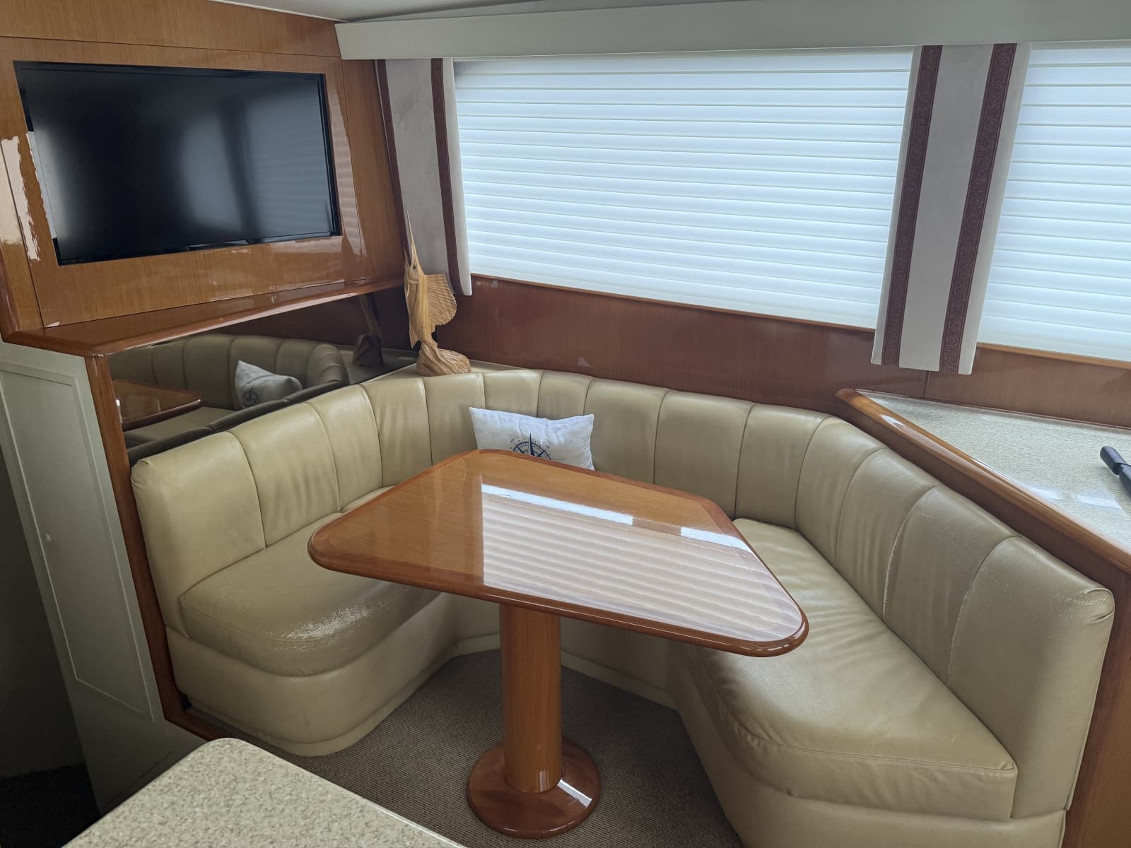 2000 Viking 55 Convertible - Photo 22