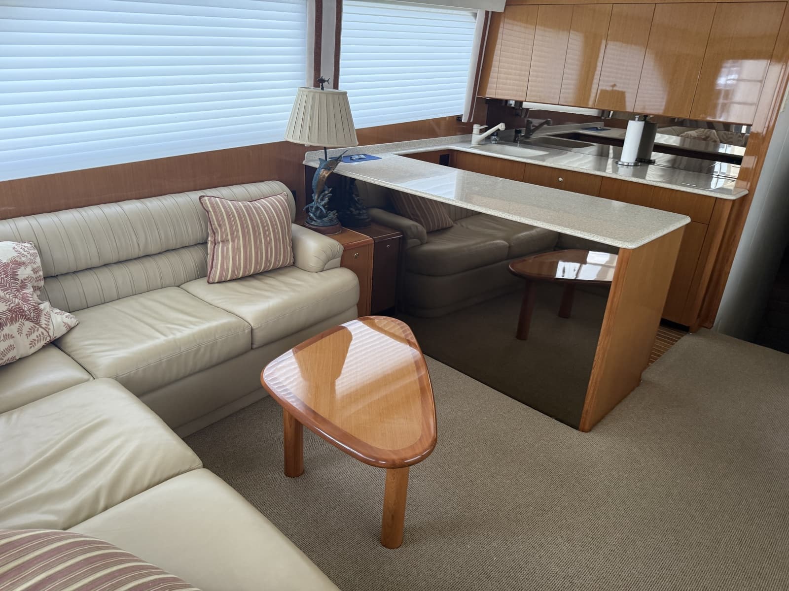2000 Viking 55 Convertible - Photo 20