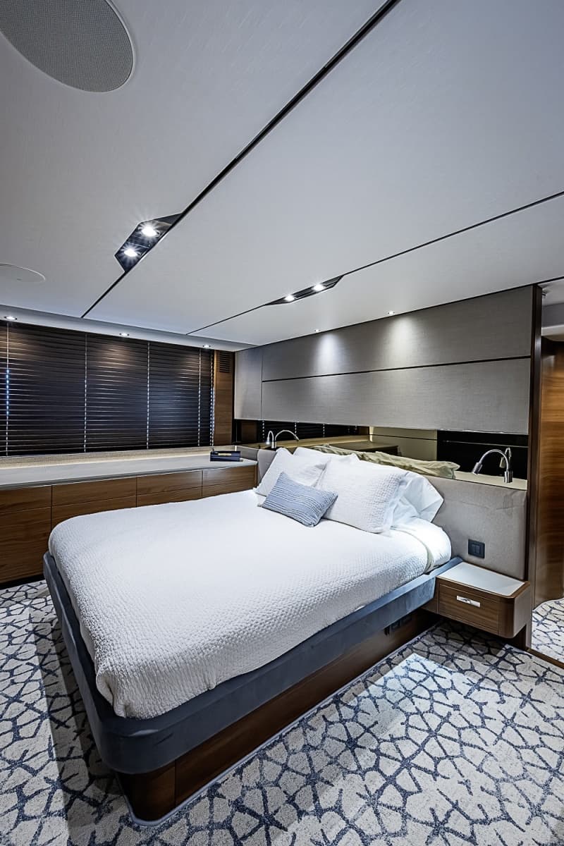 2017 Princess S65 - Photo 47