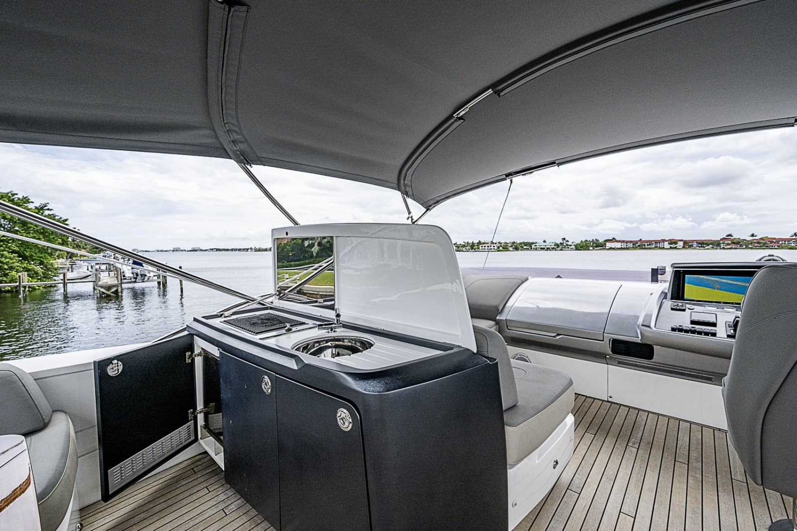 2017 Princess S65 - Photo 77