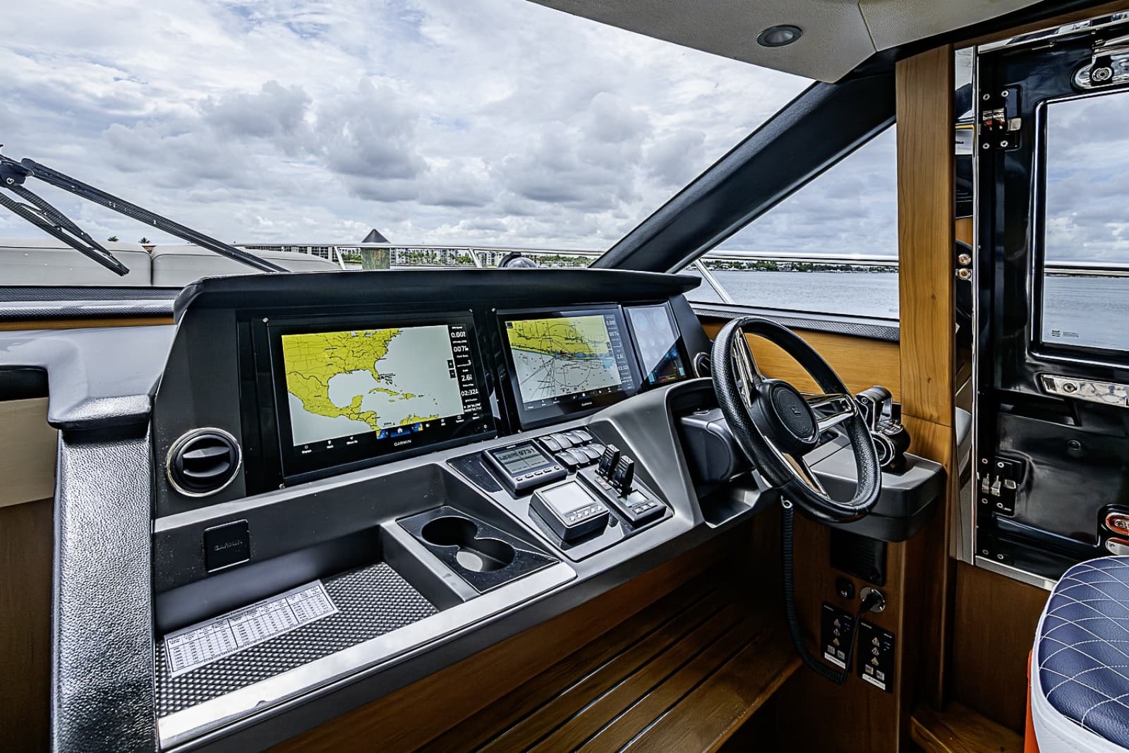 2017 Princess S65 - Photo 16