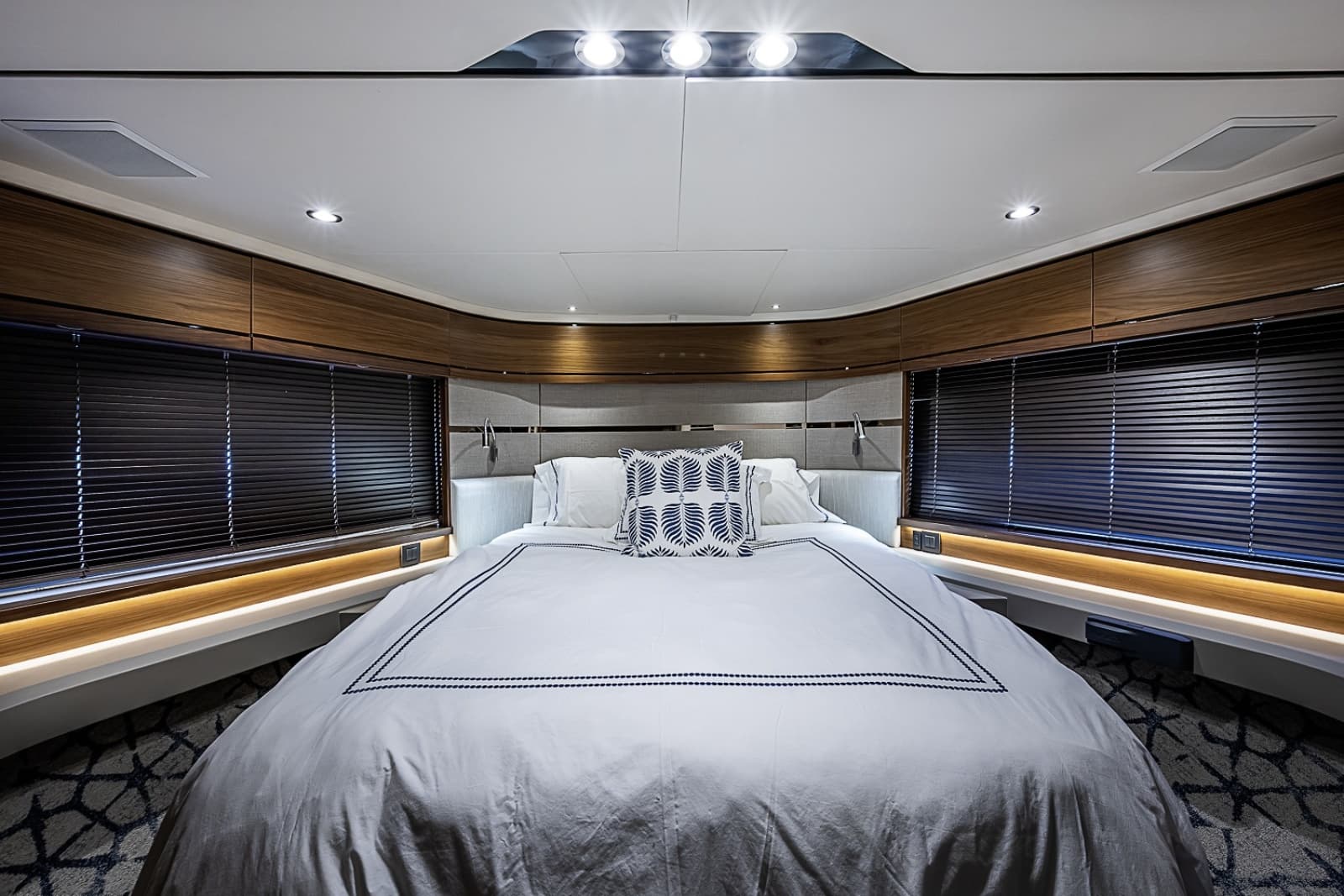 2017 Princess S65 - Photo 24