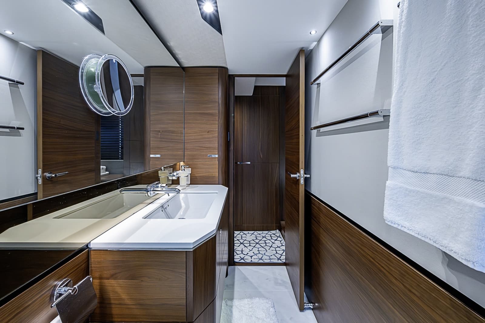 2017 Princess S65 - Photo 60
