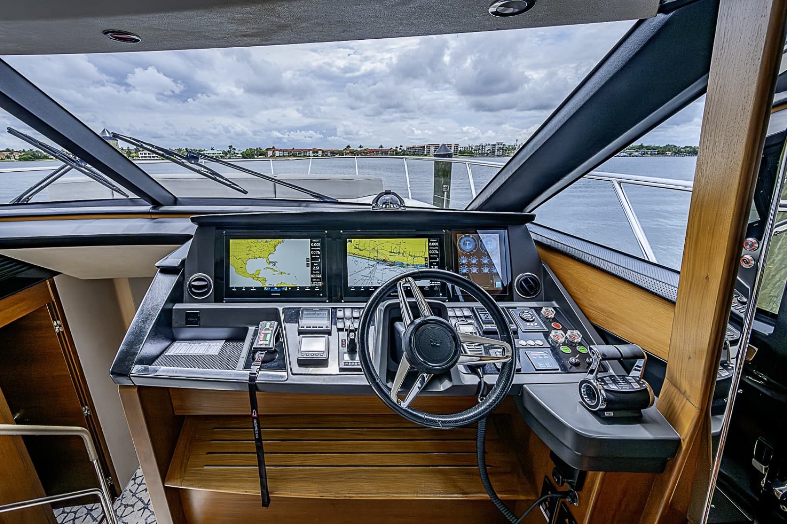 2017 Princess S65 - Photo 18