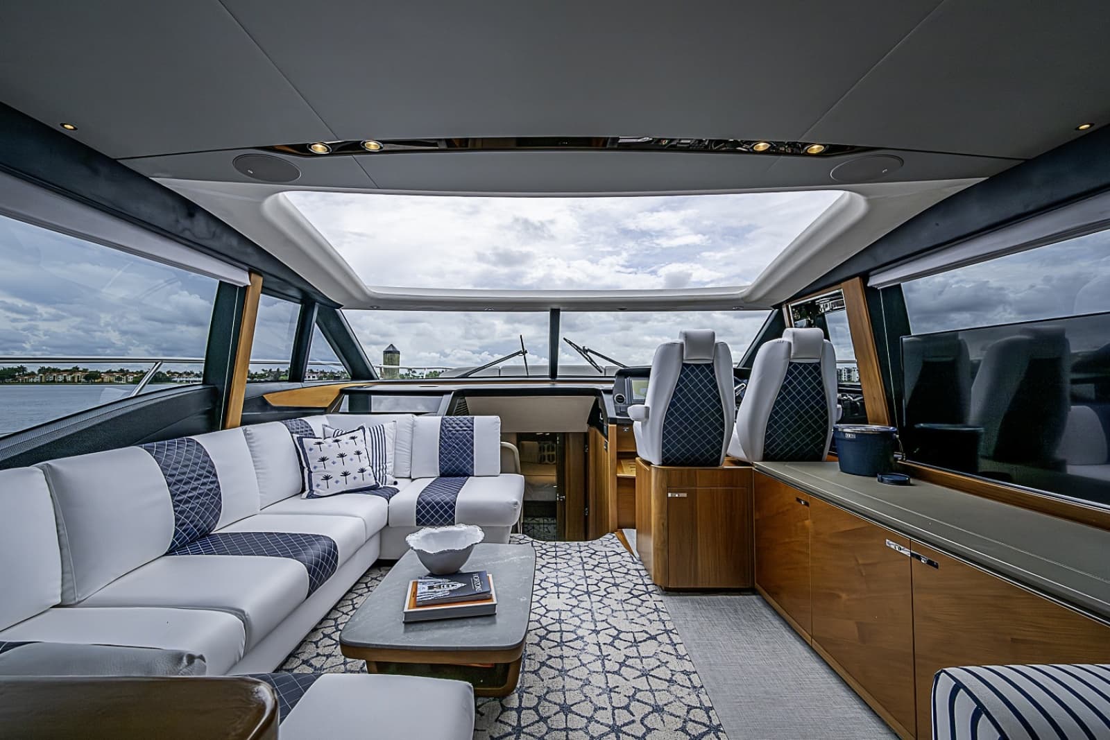2017 Princess S65 - Photo 14