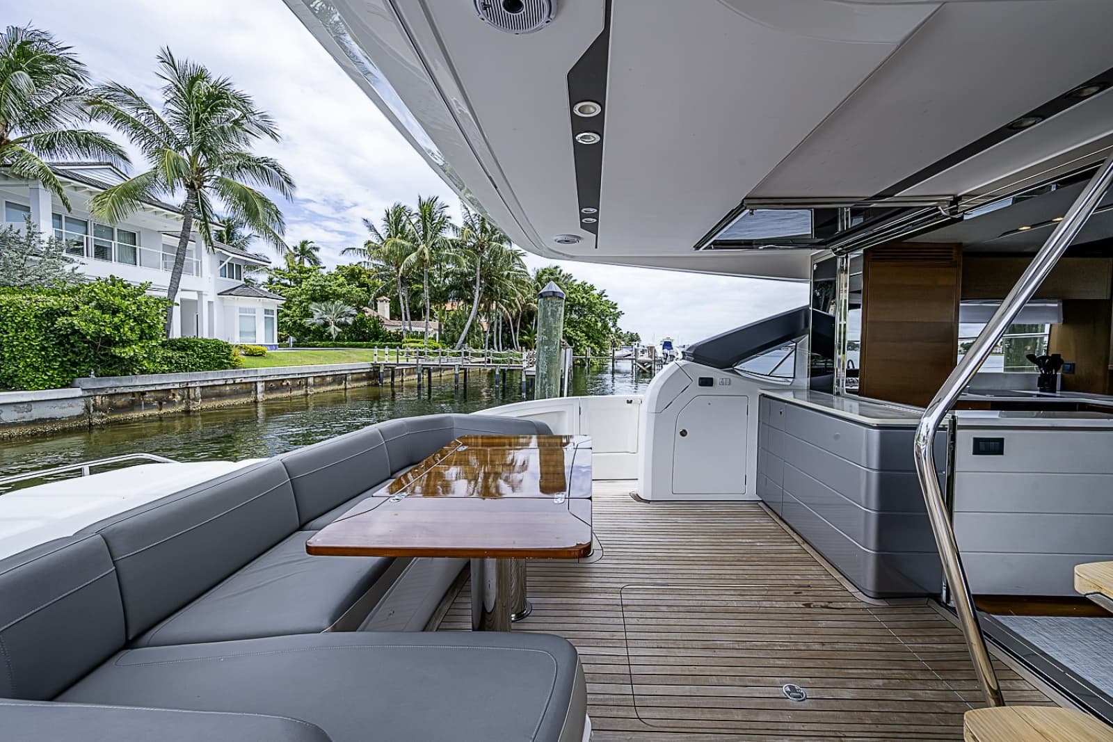 2017 Princess S65 - Photo 63