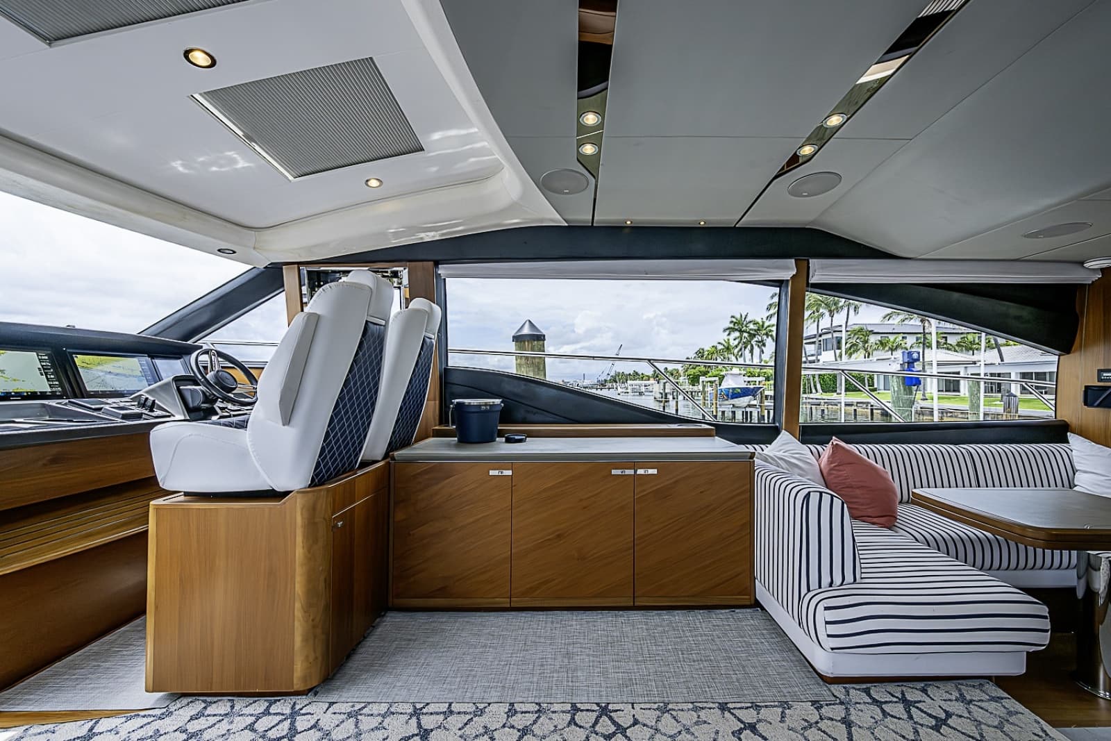 2017 Princess S65 - Photo 20