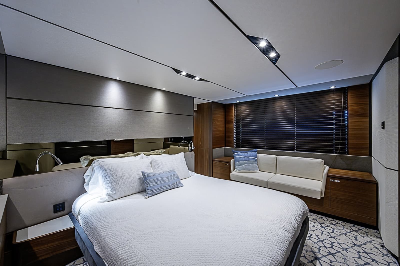 2017 Princess S65 - Photo 52