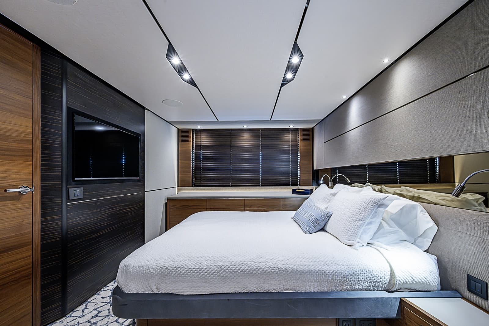 2017 Princess S65 - Photo 46
