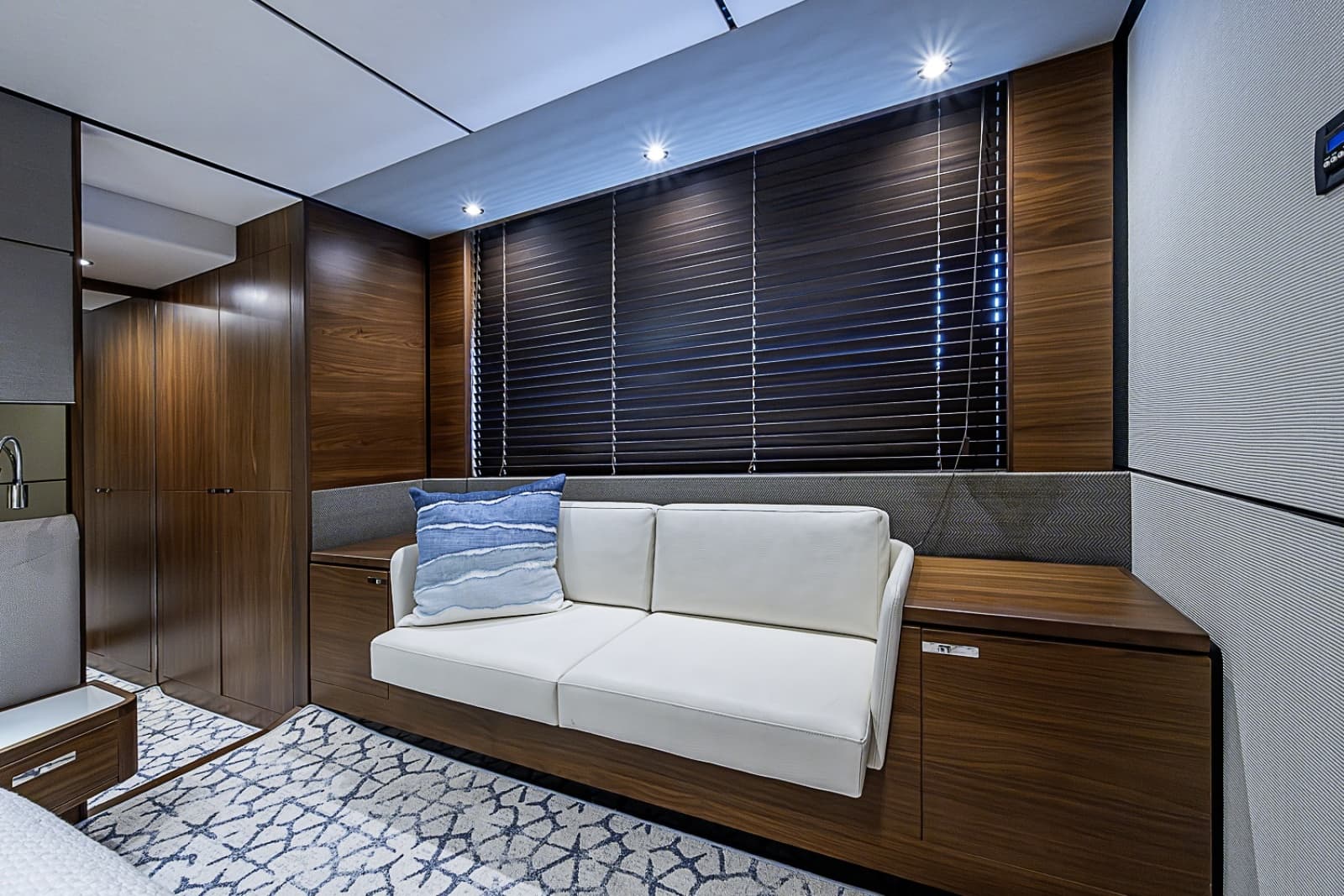 2017 Princess S65 - Photo 54