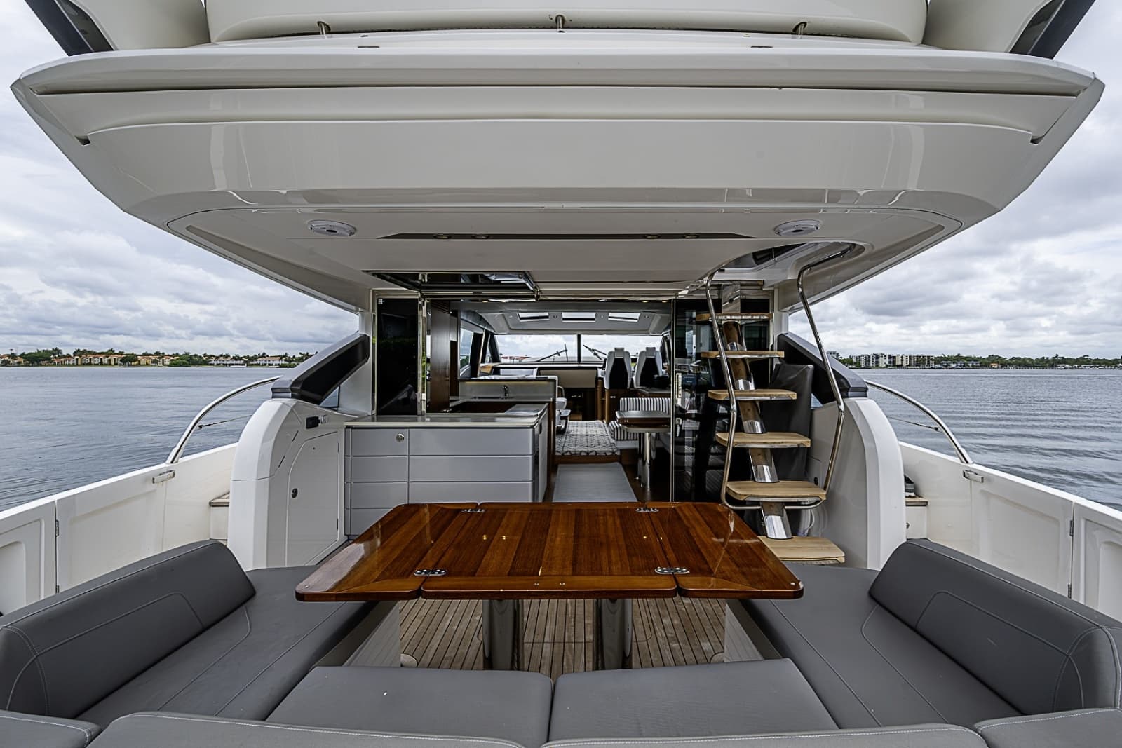 2017 Princess S65 - Photo 69