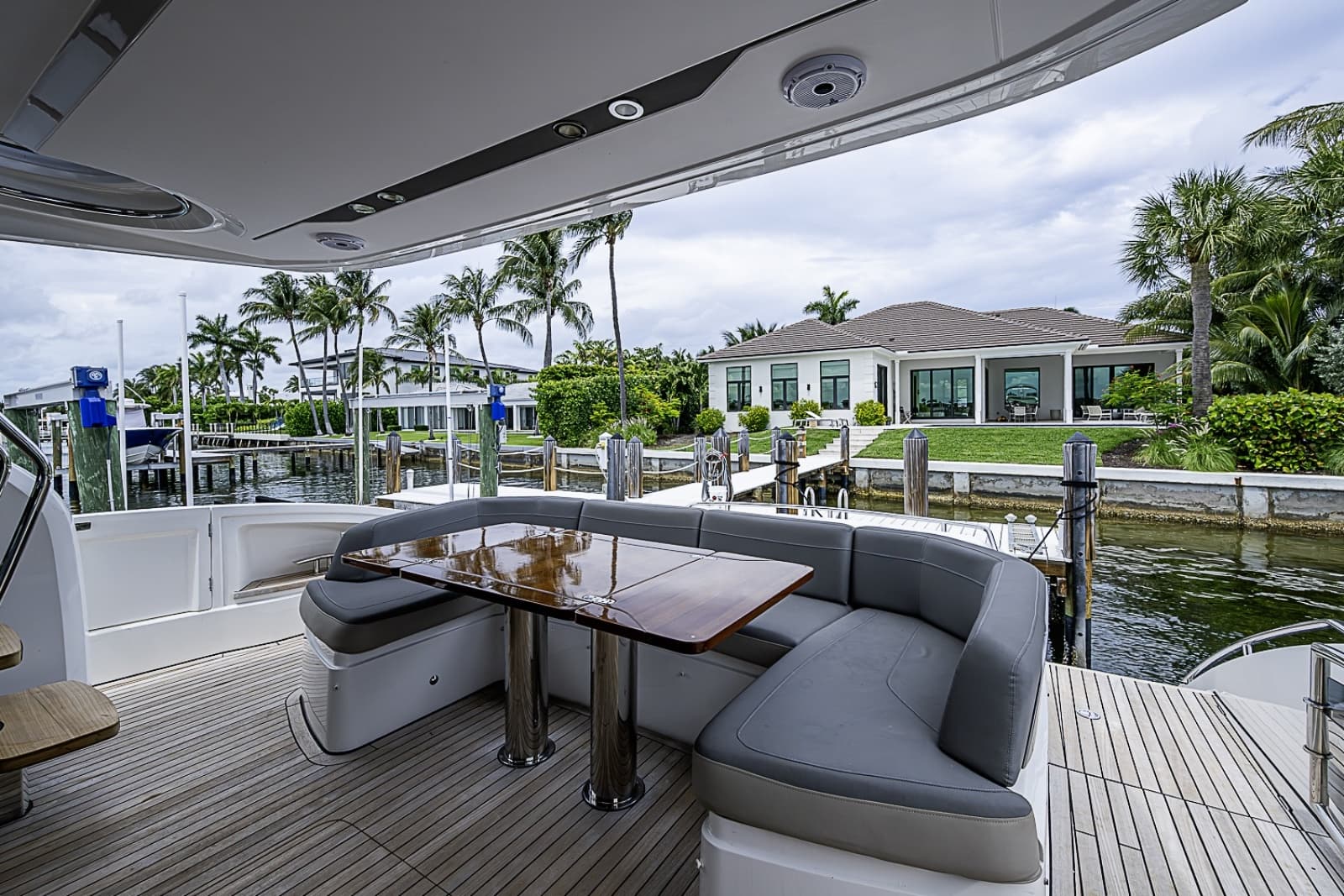 2017 Princess S65 - Photo 62