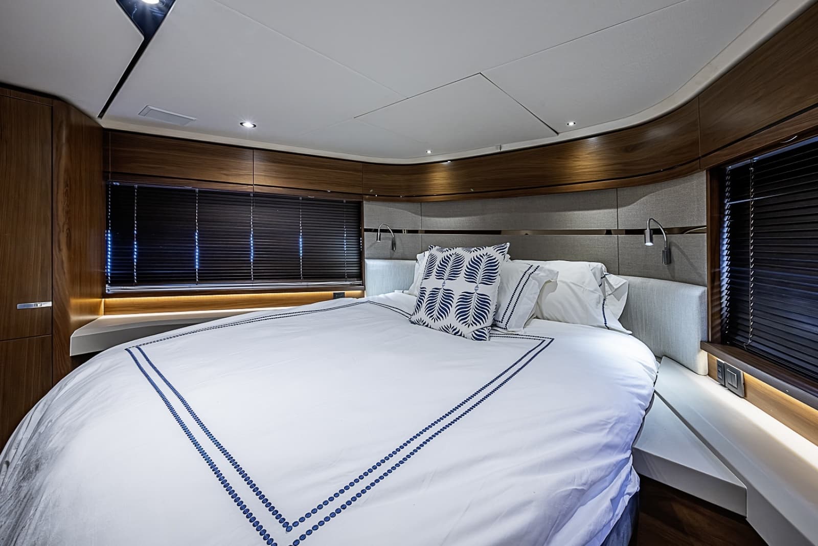 2017 Princess S65 - Photo 25
